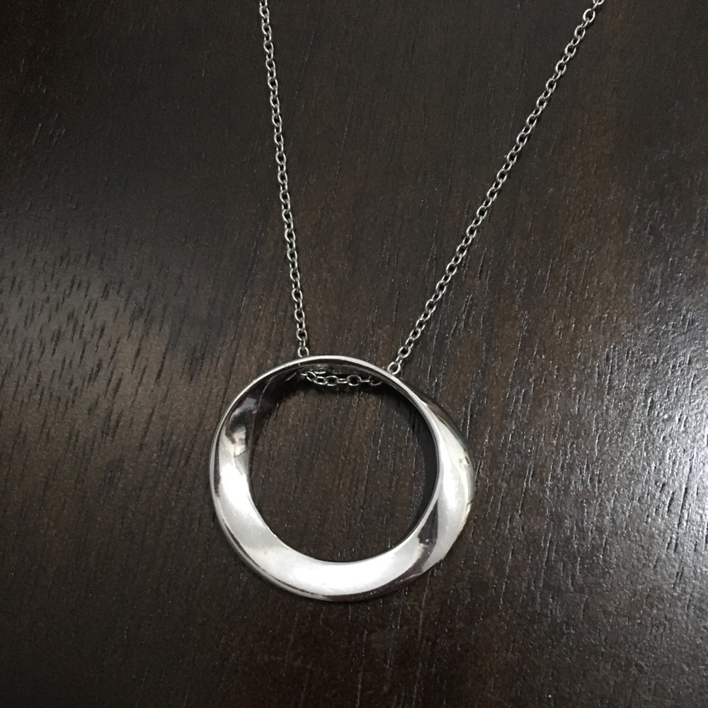 Simple design ring necklace